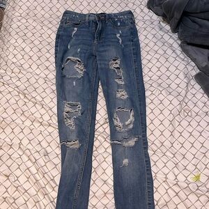 Destrested blue skinny jeans
